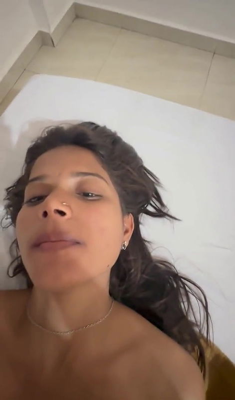 girlfriend ko hotel me bulakar chusaya phir ghapaghap