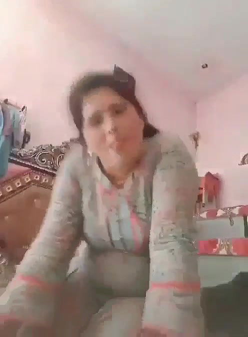 bhabhi in black bra shows pussy and ass nude pics