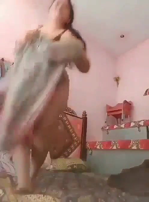 bhabhi in black bra shows pussy and ass nude pics