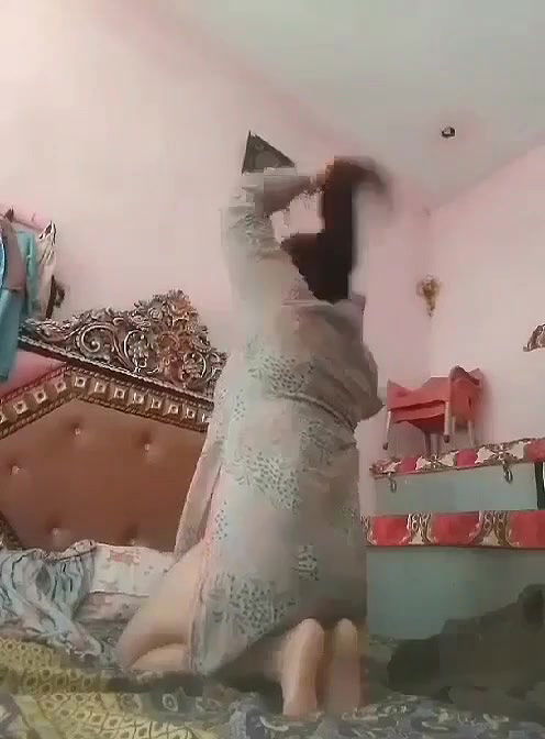 bhabhi in black bra shows pussy and ass nude pics