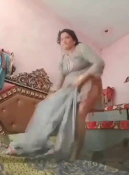 bhabhi in black bra shows pussy and ass nude pics