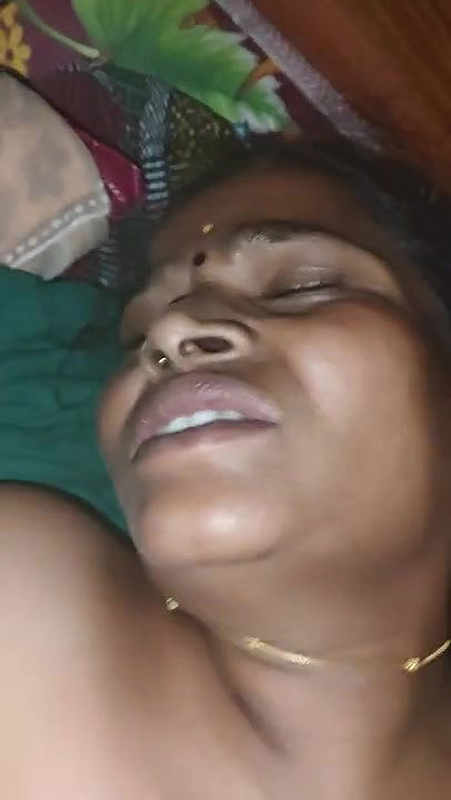South Indian aunty moaning sex MMS with husband