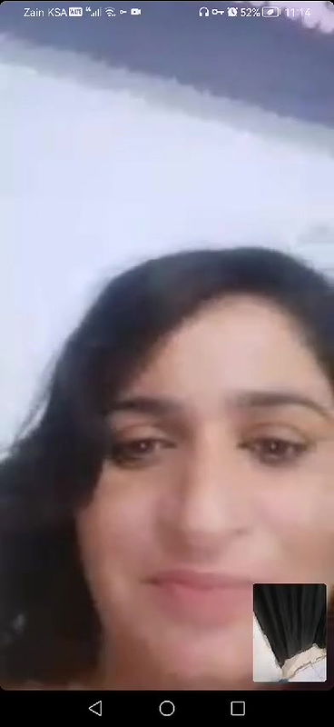 Desi lady video call plays with big boobs and pussy