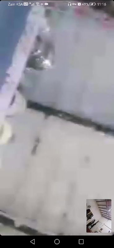 Desi lady video call plays with big boobs and pussy