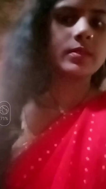 village bhabhi removes bra and shows big boobs viral MMS