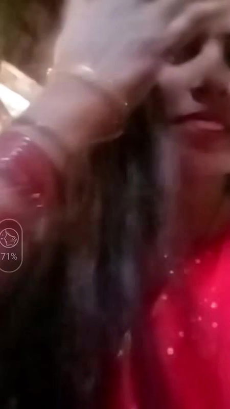 village bhabhi removes bra and shows big boobs viral MMS
