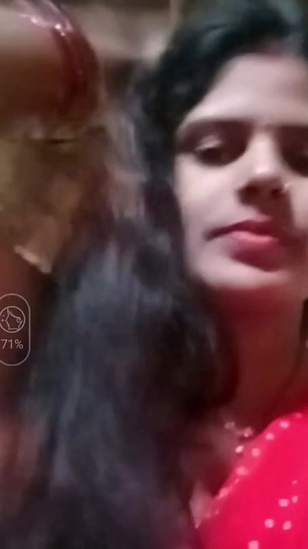 village bhabhi removes bra and shows big boobs viral MMS