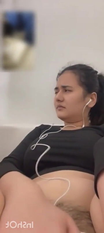 slut girlfriend hairy pussy viral Indian fingering