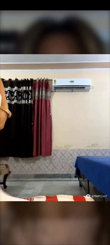 88pink stripchat call aane par phone kise ko dene gye bhabhi