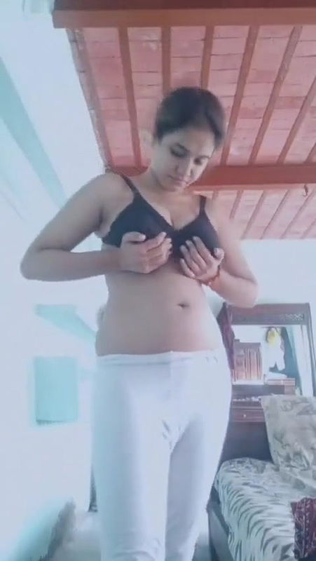 tall girl removing bra and viral nude big boobs