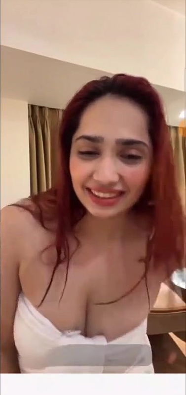 Aditi Mistri instagram influencer new video