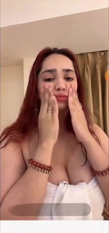 Aditi Mistri instagram influencer new video