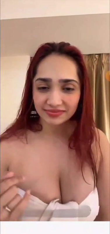 Aditi Mistri instagram influencer new video