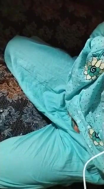 Chashmish girl showing boobs and fingering