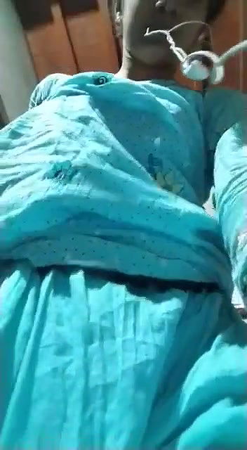 Chashmish girl showing boobs and fingering