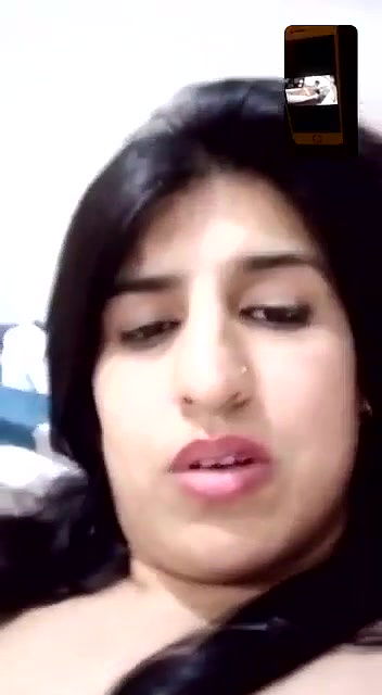 Pakistani MILF big boobs show on viral WhatsApp MMS