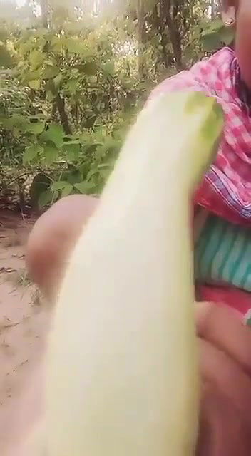 bhabhi masturbating with cucumber in outdoor sex