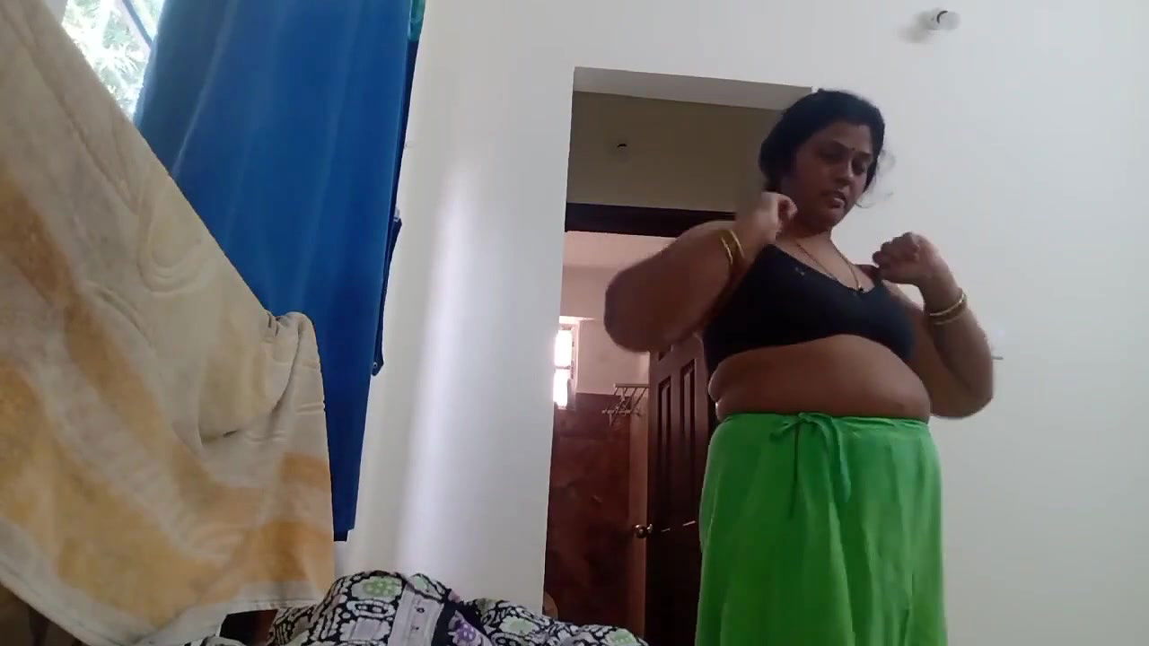 Telugu aunty sex affair dress change hidden cam