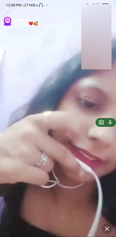 cute Chamet girl live nude big boobs showing