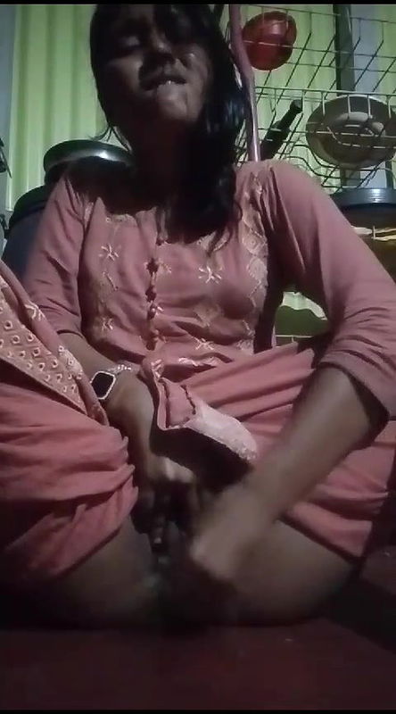 pussy masturbating painful cry by Desi girl nude