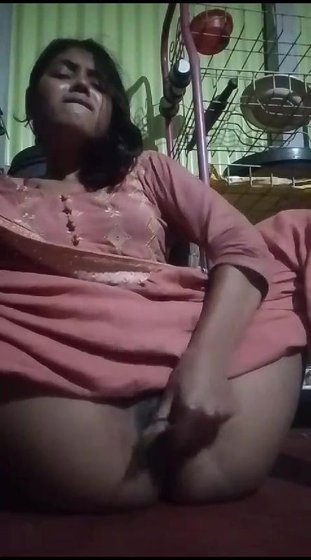 pussy masturbating painful cry by Desi girl nude