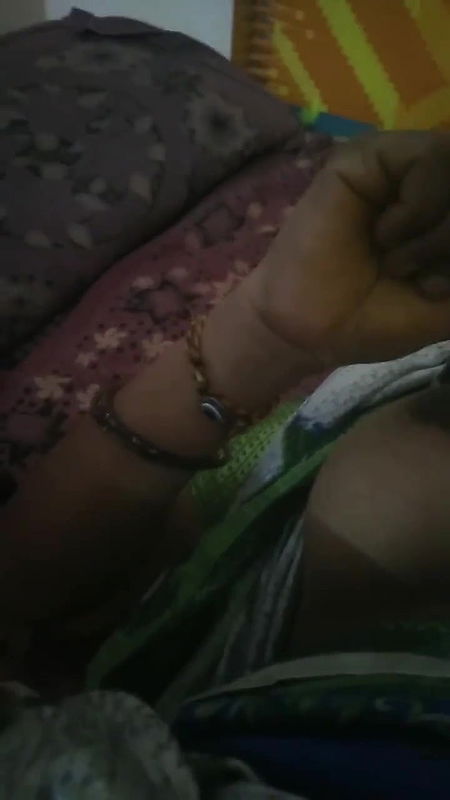 Slutty bhabhi in saree is ready for sex with client