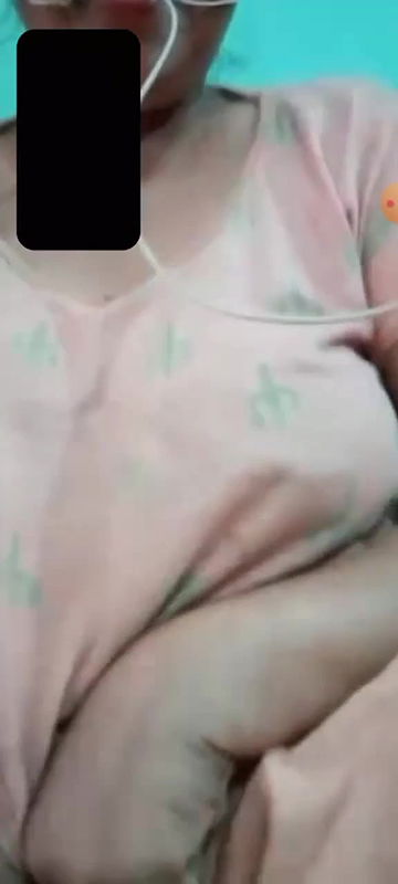 horny MILF aunty sex chat nude video call recorded