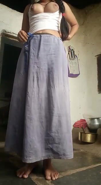 Desi girl exposing and show her nude