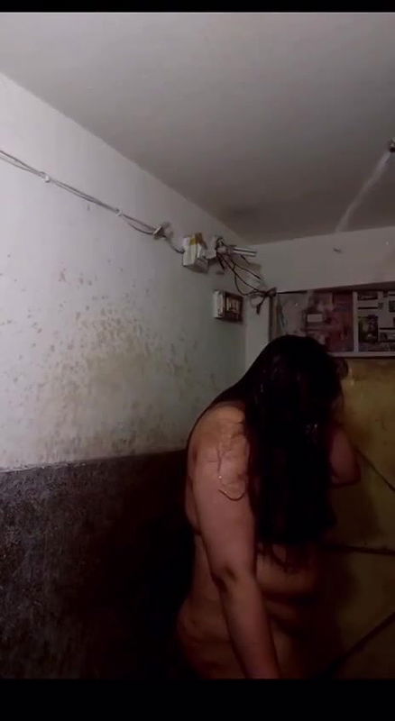 chubby aunty nude bath viral shower video