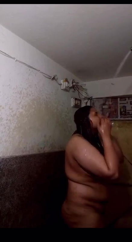 chubby aunty nude bath viral shower video