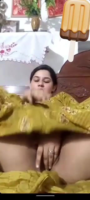 Pakistani sex chat video of a viral GF fingering