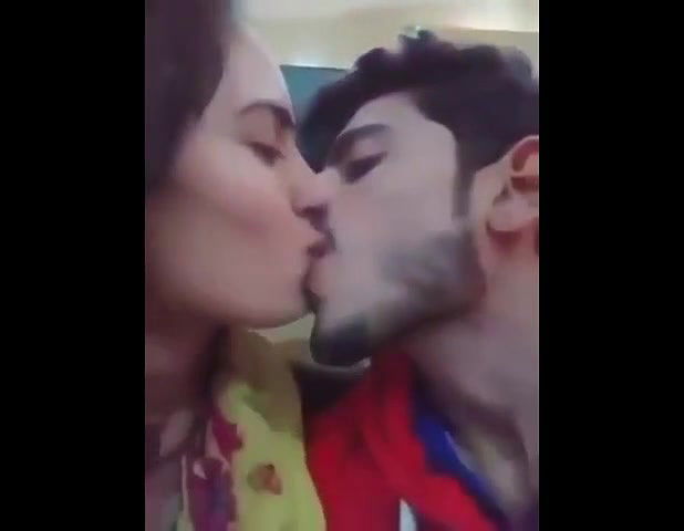 Extremely Sexy Karachi Babe Kissing & Very Hard Fucking Loud Moaning Clear Hindi Talking Don’t Miss