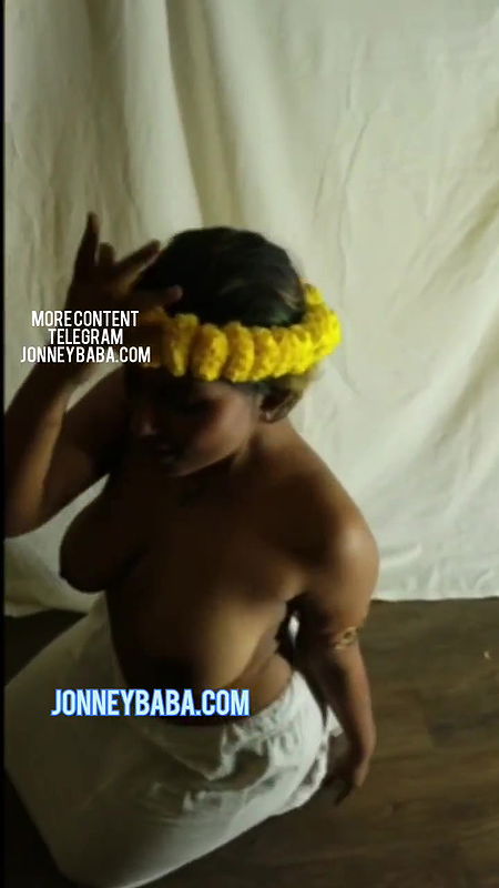 Bong mode nude Photoshoot