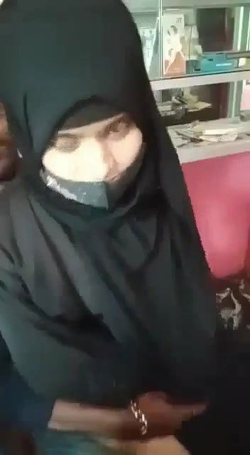Hijabi muslim girl riding dick in photo studio sex mms