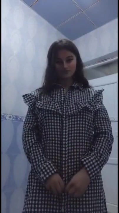 Pakistani girl opening shirt showing big boobs viral