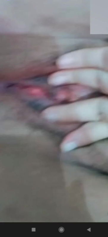 Mature Aurat Showing Boobs with Hindi Audio