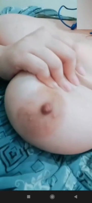 Mature Aurat Showing Boobs with Hindi Audio