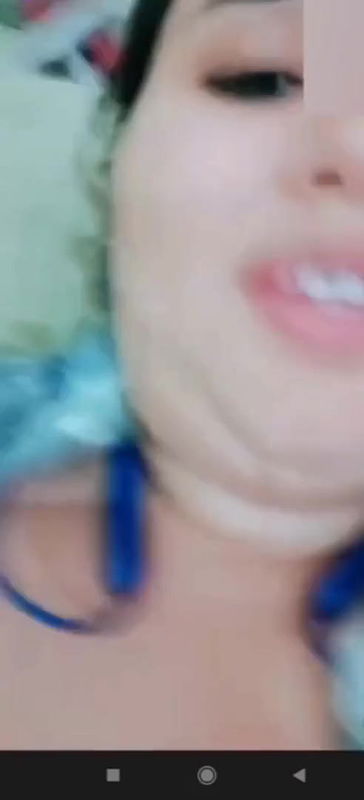 Mature Aurat Showing Boobs with Hindi Audio