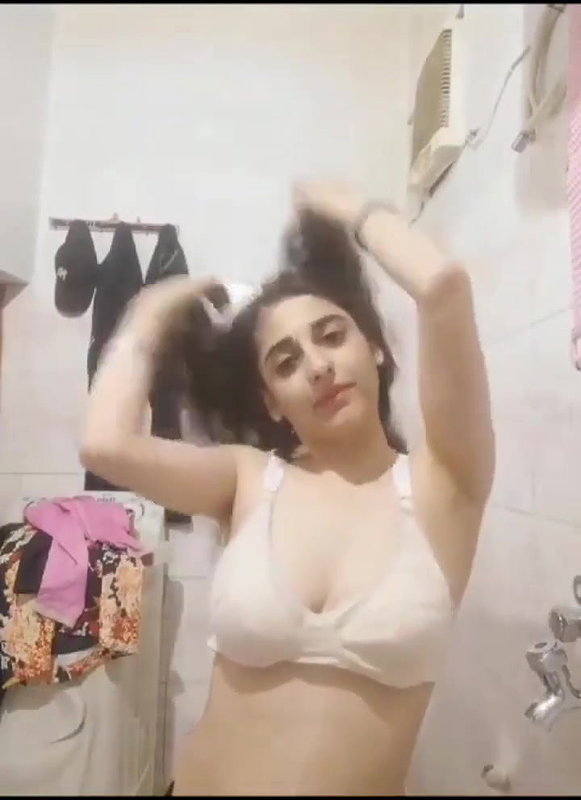 Brautiful Bhabhi is Showing Boobs