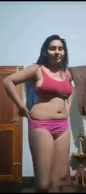 hot bhabhi showing