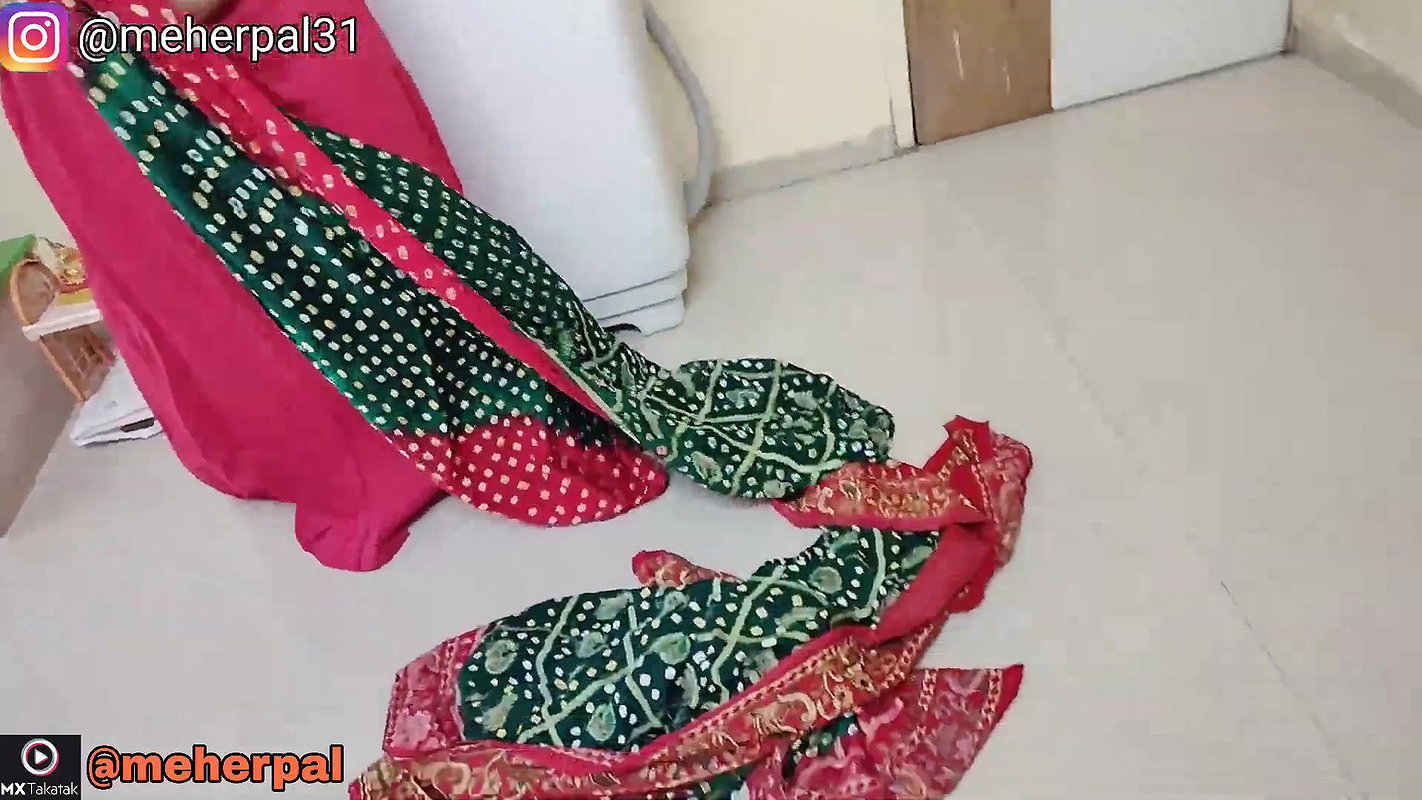 Ahmedabad Se Aai Meri Bandani Saree