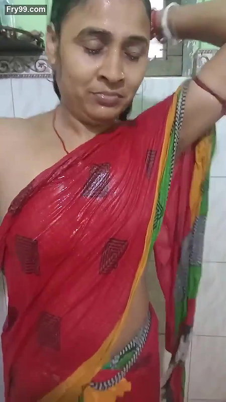 a bathing bhabhi #desigirl #dailyvlog #vlogs