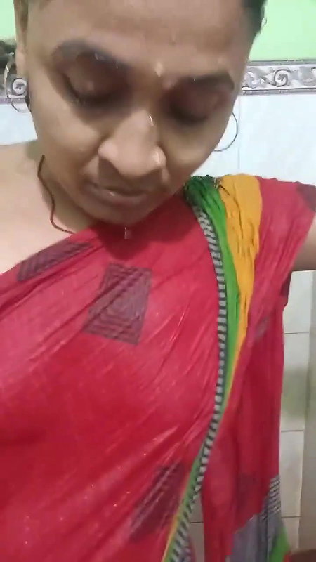 a bathing bhabhi #desigirl #dailyvlog #vlogs