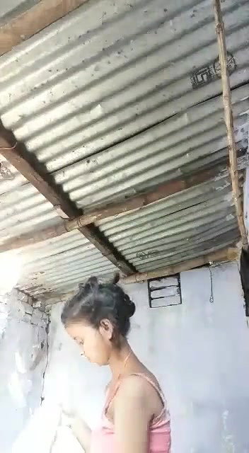 Desi village girl show her nude