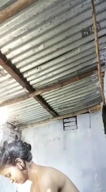 Desi village girl show her nude