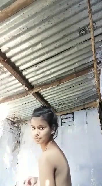 Desi village girl show her nude