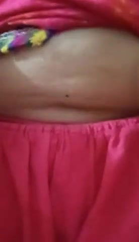 Pakistani Hot Mature Aunty Showing Her Huge Tits