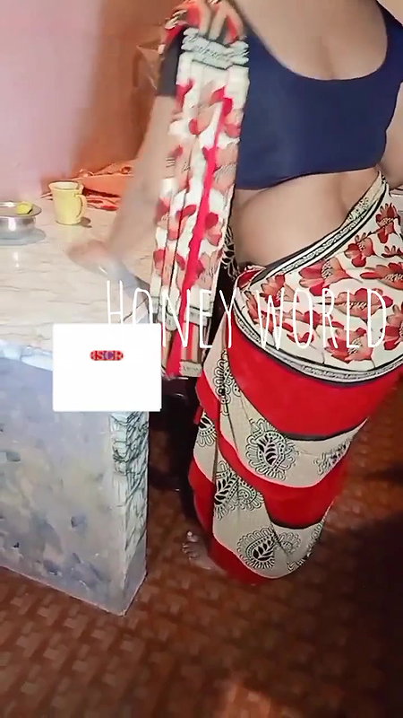 desi girl making lemon water 2022