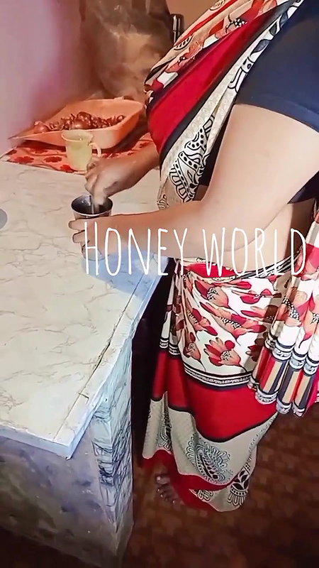 desi girl making lemon water 2022