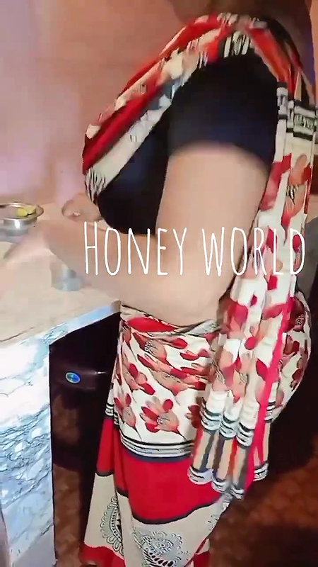 desi girl making lemon water 2022